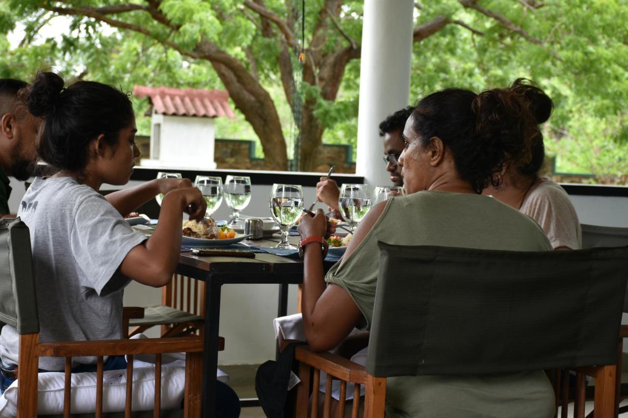 Funky Leopard Safari Lodge Bordering Yala National Park Kataragama Exterior foto