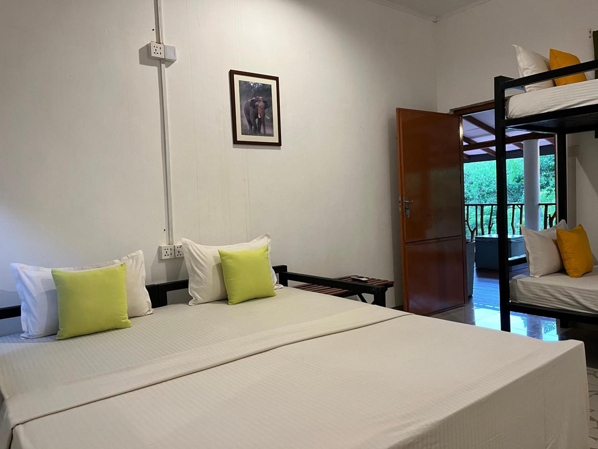 Funky Leopard Safari Lodge Bordering Yala National Park Kataragama Exterior foto