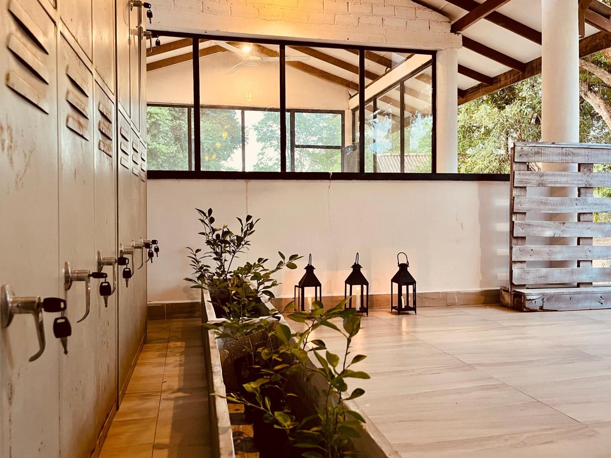 Funky Leopard Safari Lodge Bordering Yala National Park Kataragama Exterior foto
