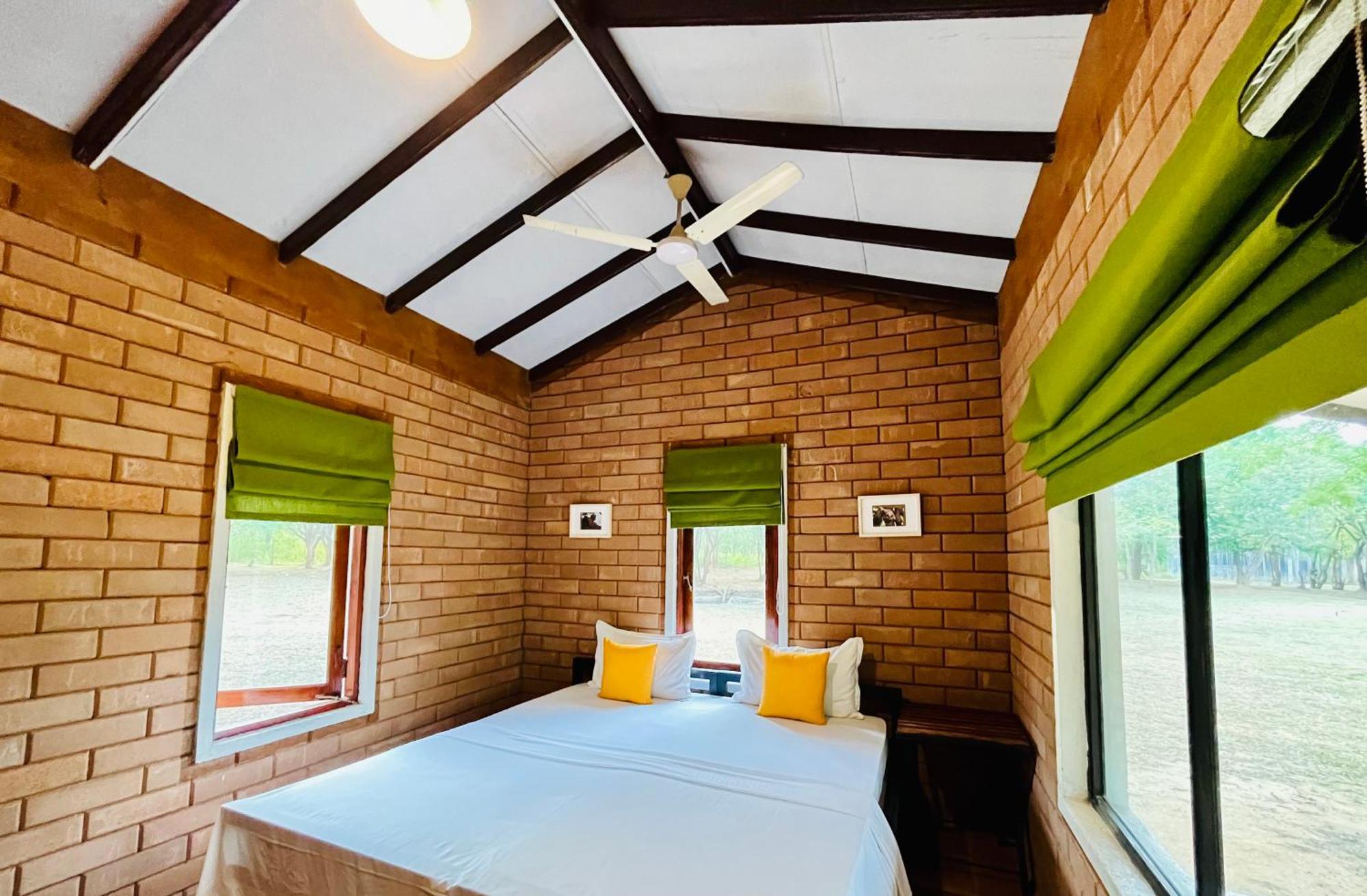 Funky Leopard Safari Lodge Bordering Yala National Park Kataragama Exterior foto